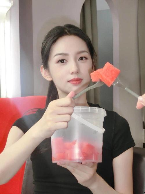 娱乐吃瓜酱周寻,揭秘娱乐圈背后的那些事儿  第2张 娱乐吃瓜酱周寻,揭秘娱乐圈背后的那些事儿  第2张