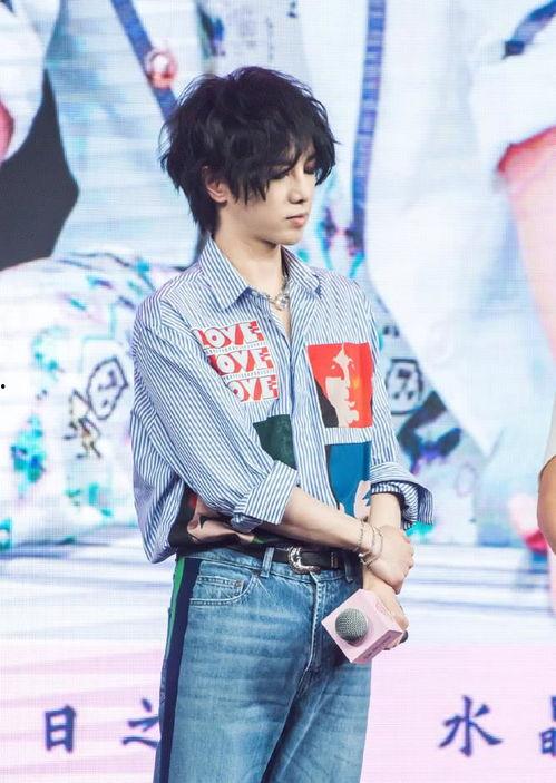 今日份娱乐圈爆料,明星恋情曝光，幕后真相令人震惊！  第1张