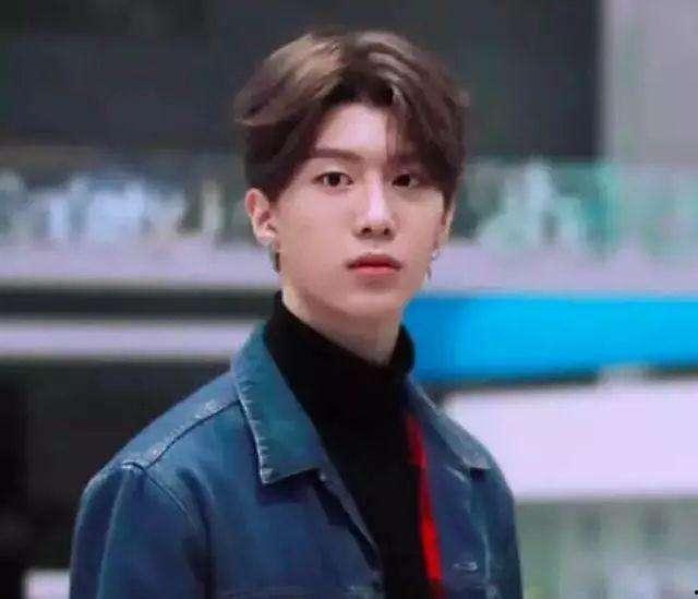 娱乐圈吃瓜元素表范丞丞,娱乐圈吃瓜达人，揭秘明星背后的故事  第3张